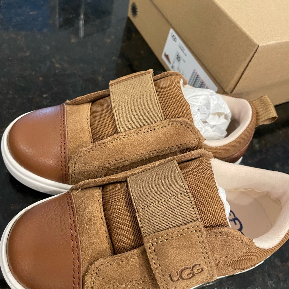 Toddlers Rennon shoe NWT